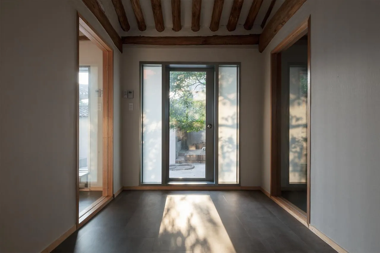 Side Hanok Residence Seoul 2*,