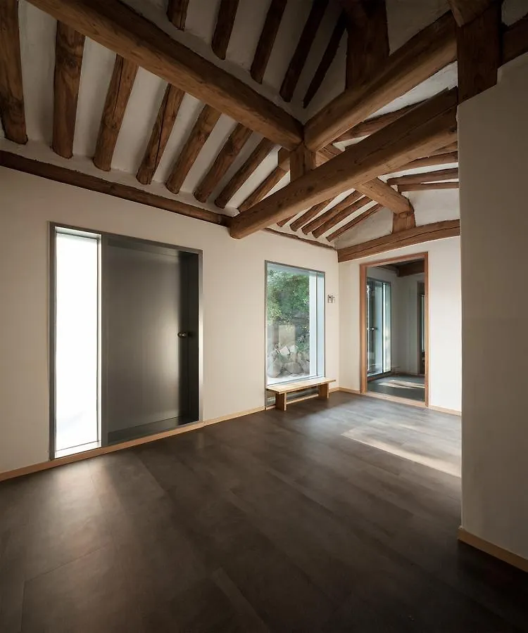 Side Hanok Residence Seoul 2*,  South Korea
