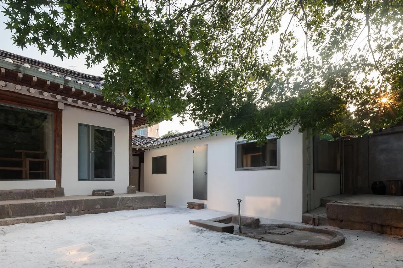 ** Hotel Side Hanok Residence Seoul South Korea