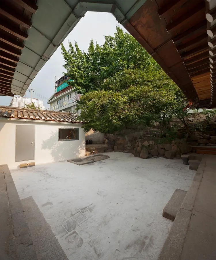 Side Hanok Residence Seoul South Korea